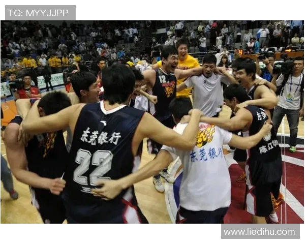 CBA季后赛激战正酣各强队争锋逐鹿究竟谁能笑到最后问鼎冠军