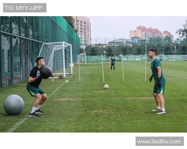 国足门将神扑集锦登上国际媒体首页